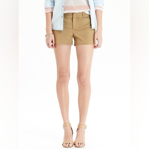 Old Navy Pixie High-Waisted Trouser Khaki Secret Smooth Pockets Shorts 22 - Picture 1 of 7